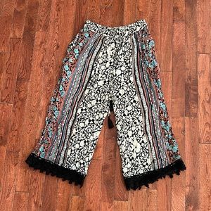 Cropped fun loose patterned pants